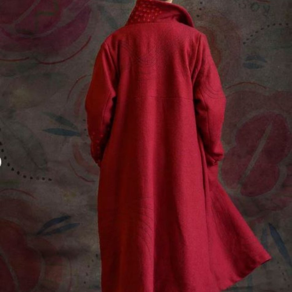 Warm and stylish Orion coat in lovely shade of red - Picture 2 of 12
